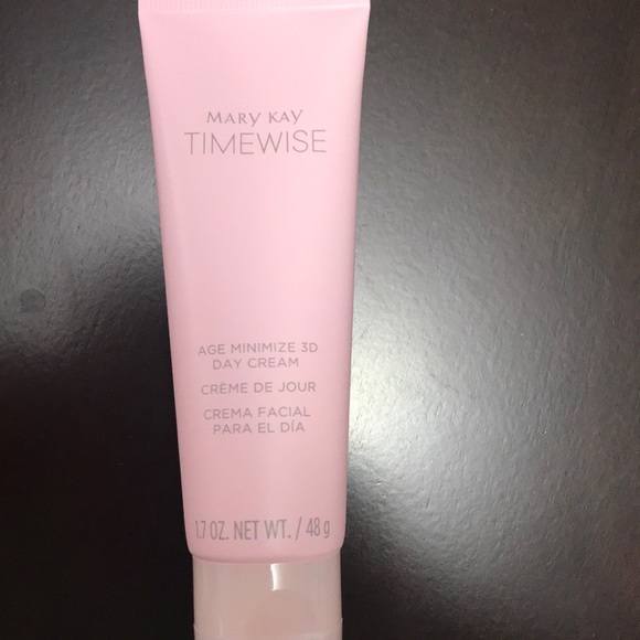 Mary kay age minimize 3D day cream - Picture 3 of 3